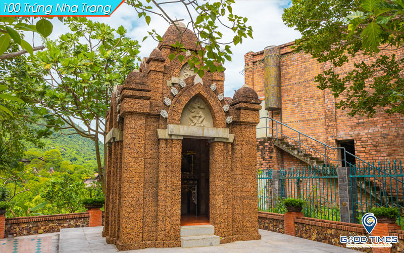 Phố Chăm Pa Tắm Bùn Trăm Trứng